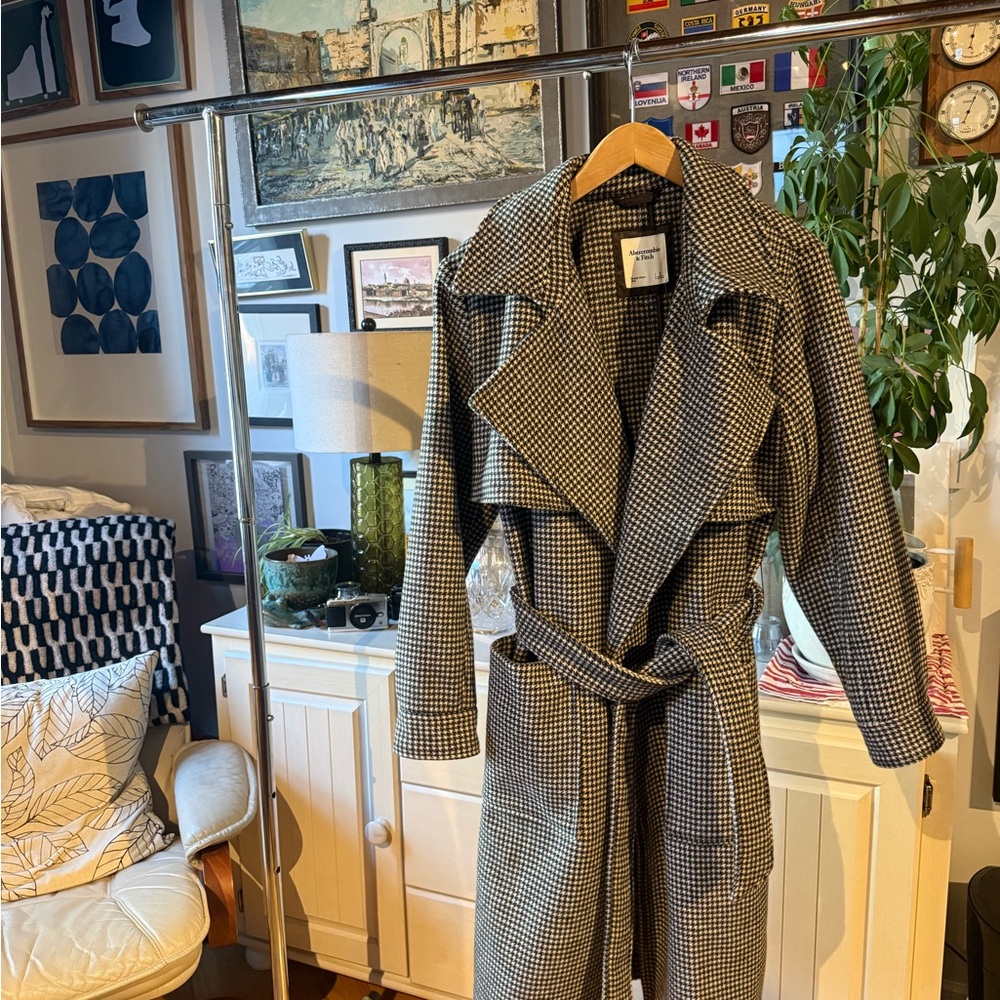 Abercrombie & Fitch Black and White Houndstooth Coat